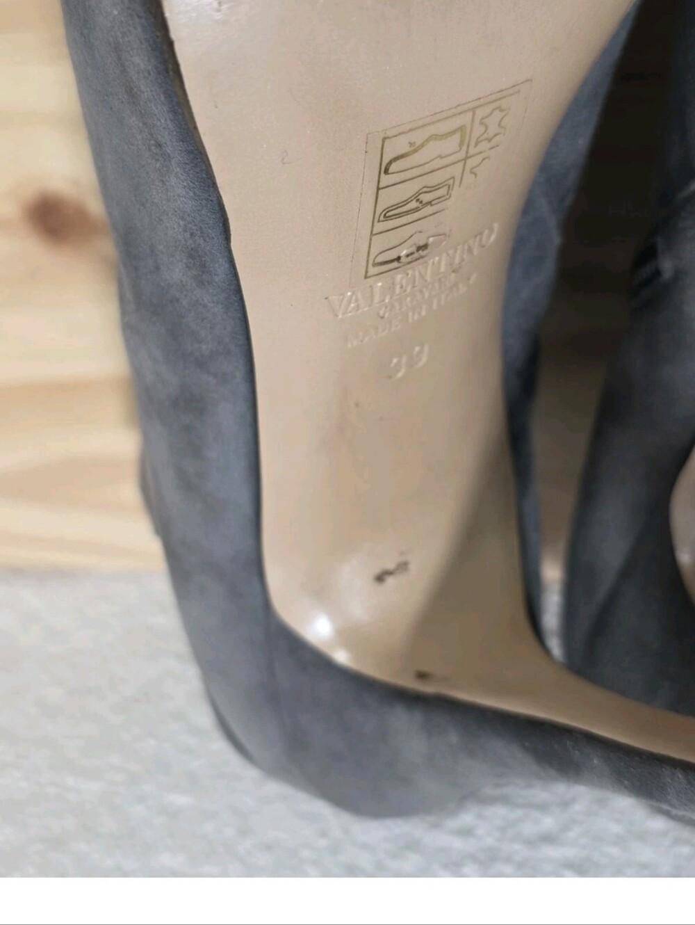Valentino Garavani Gray Suede Bow Booties Size 8.5 - Picture 12 of 16